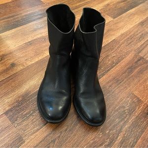 tory burch boots
